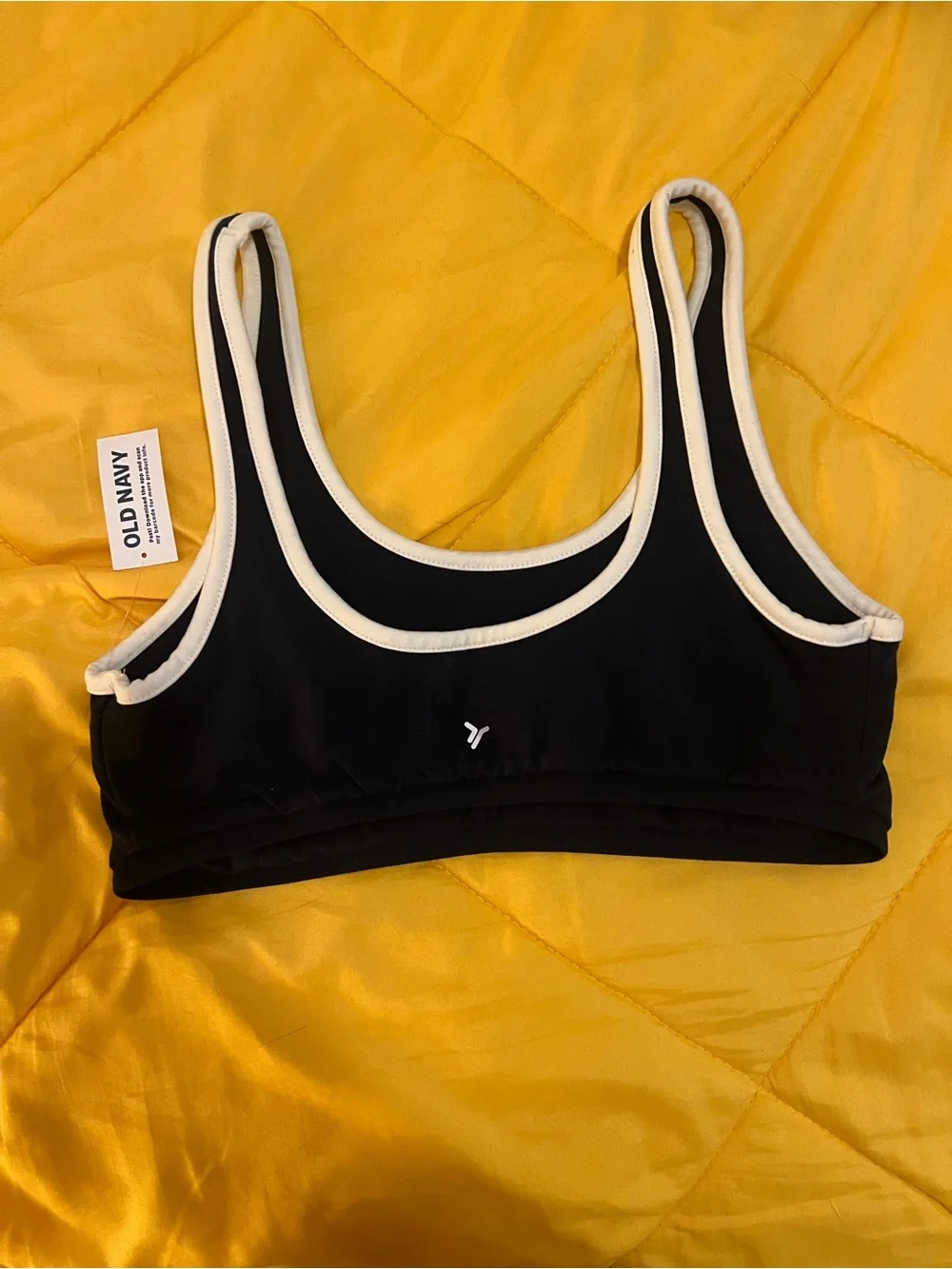 NWT Old Navy Active PowerChill Light Support Sports Bra Black White S Small